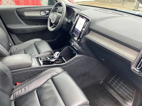 Used 2023 Volvo XC40 B5 Ultimate AWD/4WD image 23