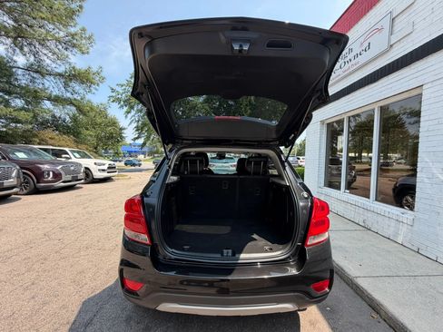 Used 2019 Chevrolet Trax LT w/ LT Convenience Package FWD image 14