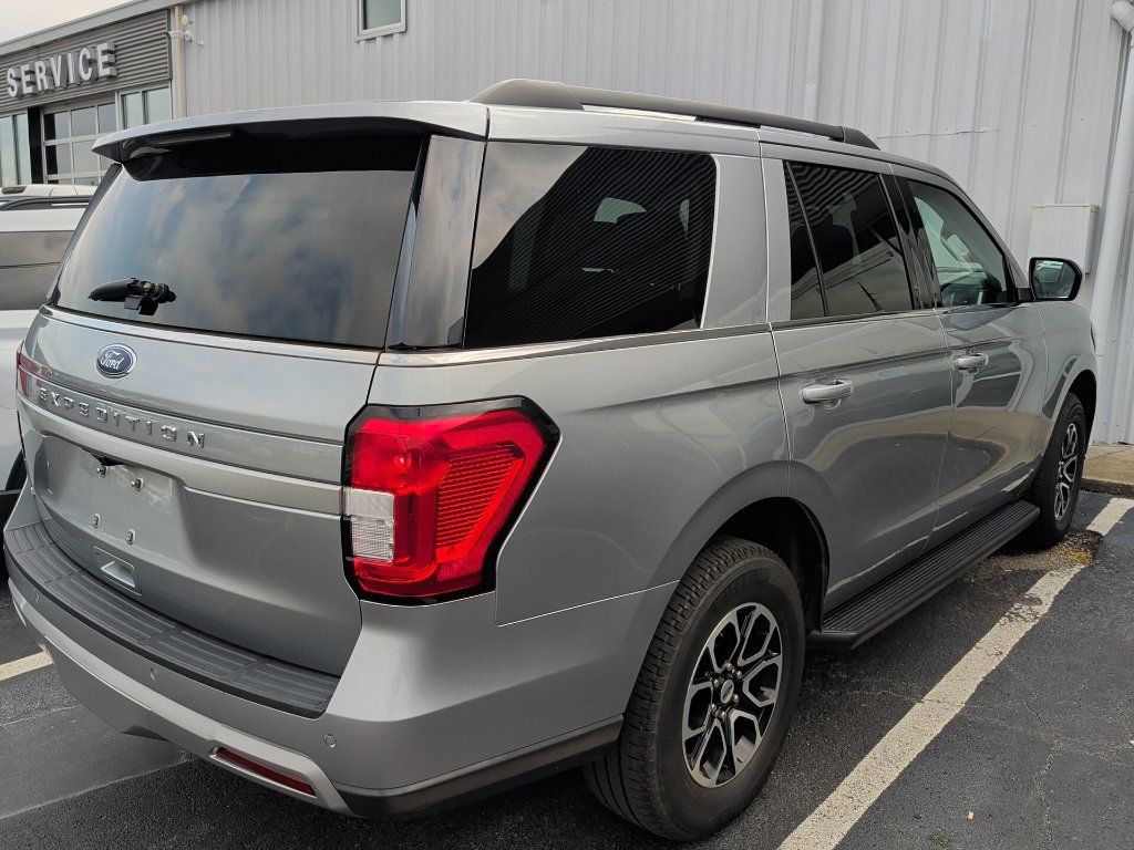 Used 2024 Ford Expedition XLT RWD image 5