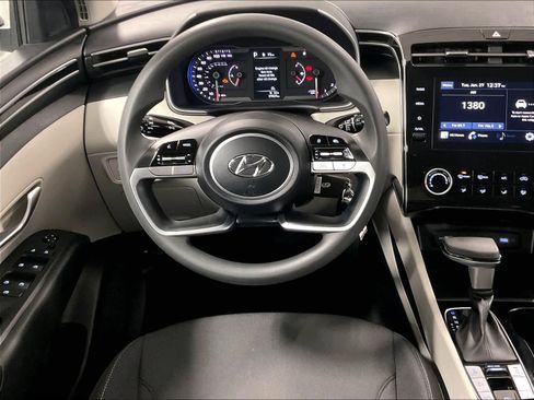 Used 2023 Hyundai Tucson SE image 17