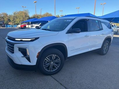 Used 2025 Chevrolet Traverse LT