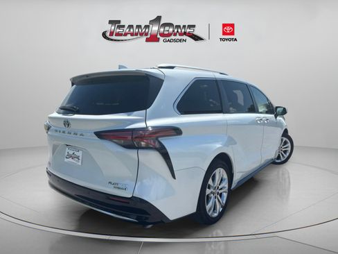 Used 2022 Toyota Sienna Platinum FWD image 7