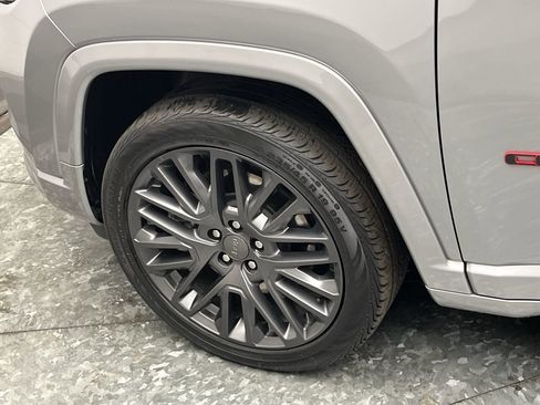 Used 2023 Jeep Compass Limited image 30