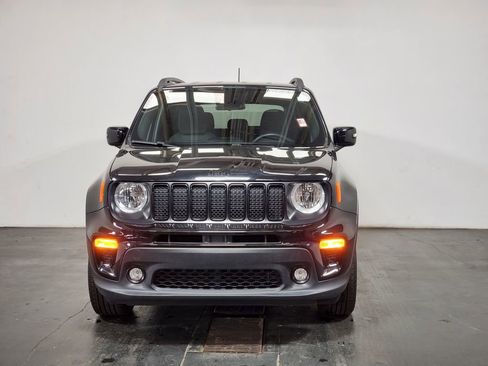 Used 2022 Jeep Renegade Altitude image 3