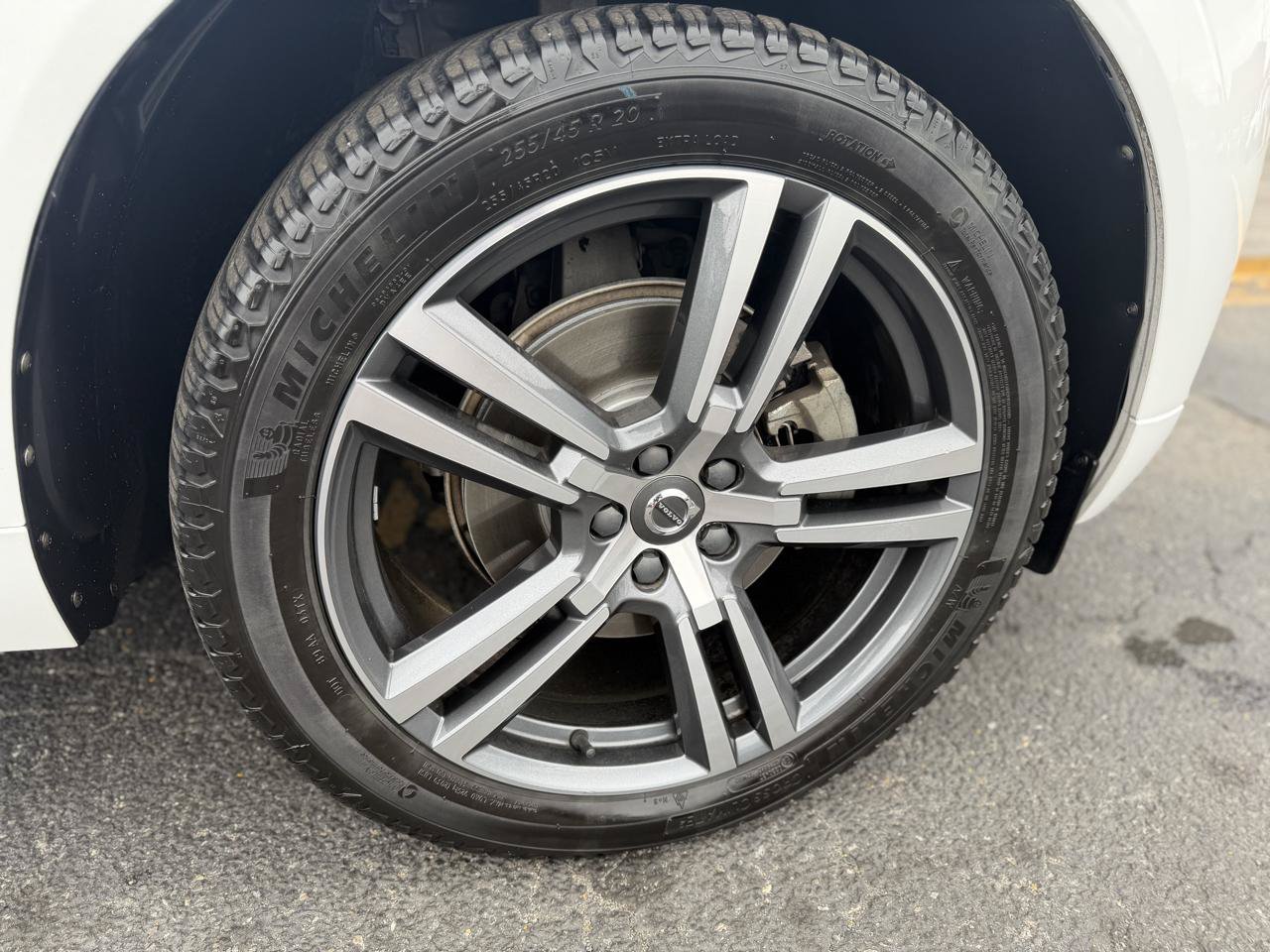 Used 2020 Volvo XC60 T5 Momentum w/ Protection Package Premier AWD/4WD image 9