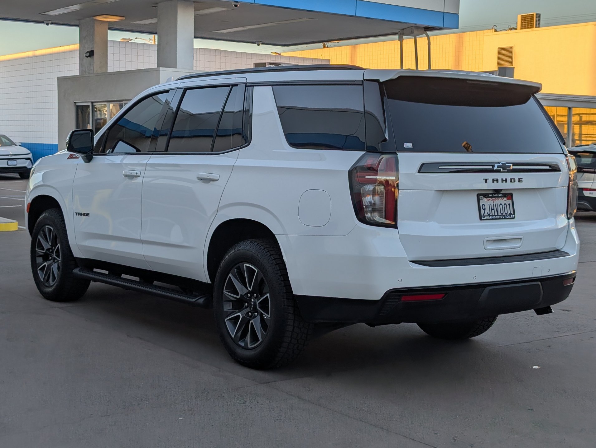 Used 2023 Chevrolet Tahoe Z71 w/ Luxury Package AWD/4WD image 10