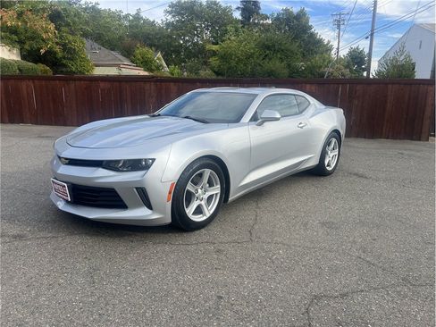 Used 2016 Chevrolet Camaro LT RWD image 3