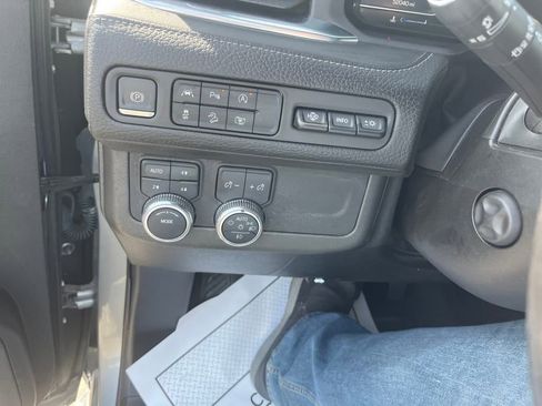 Used 2023 GMC Yukon Denali image 13