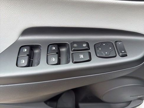 Used 2022 Hyundai Kona Limited AWD/4WD image 12