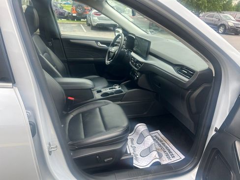 Used 2025 Ford Escape Platinum AWD/4WD image 15
