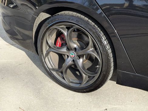 Used 2018 Alfa Romeo Giulia Ti Sport w/ Quick Order Package 22U Sport image 5