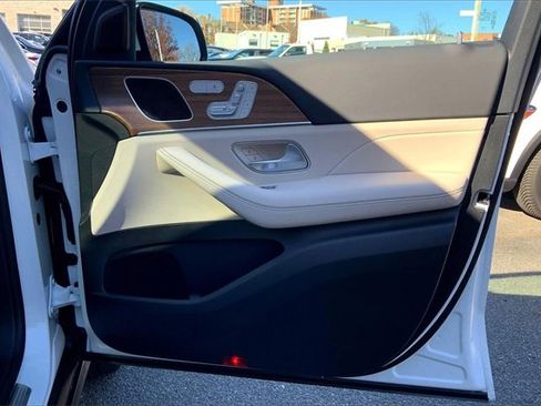 Used 2025 Mercedes-Benz GLE 350 4MATIC image 19