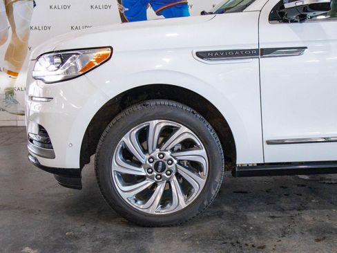 Used 2024 Lincoln Navigator Reserve AWD/4WD image 17