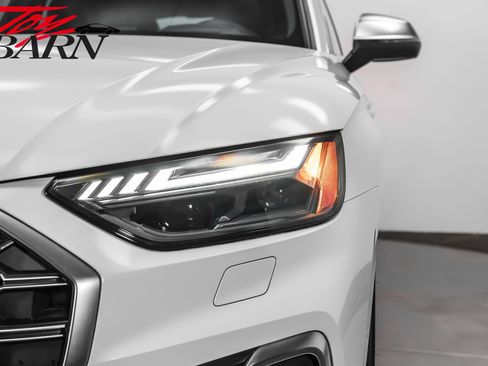 Used 2023 Audi SQ5 Prestige image 11