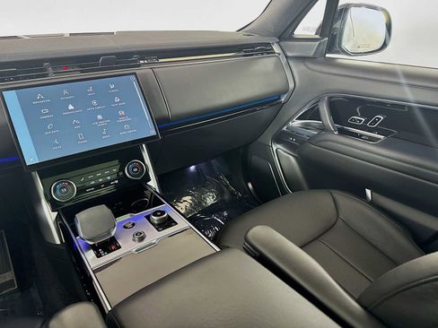 Used 2023 Land Rover Range Rover SE image 23