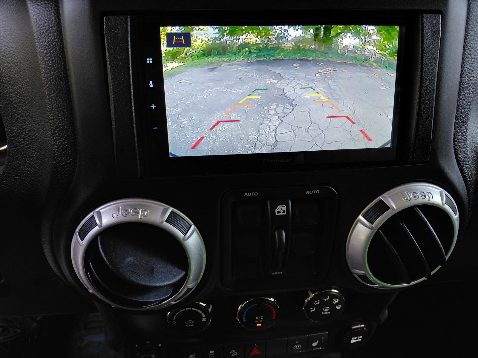 Used 2015 Jeep Wrangler Unlimited Sahara w/ Dual Top Group AWD/4WD image 9