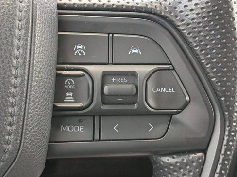Used 2025 Toyota Tacoma SR5 AWD/4WD image 23