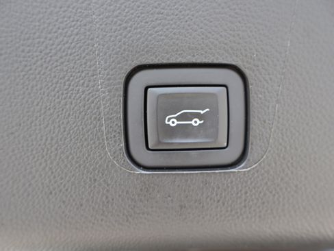 Used 2023 Chevrolet Traverse LT AWD/4WD image 29