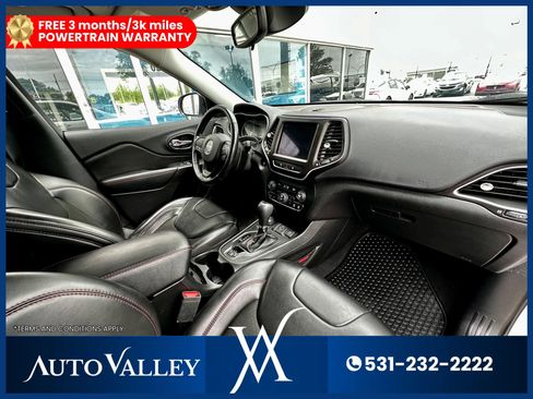 Used 2021 Jeep Cherokee Trailhawk image 18