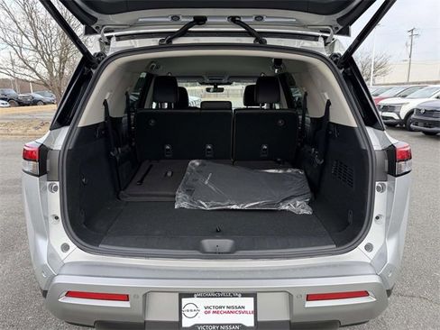 New 2025 Nissan Pathfinder SL image 12