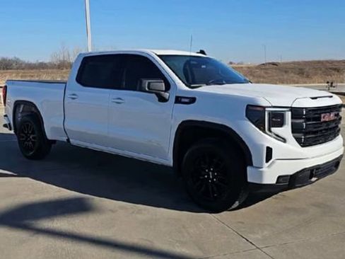 Used 2025 GMC Sierra 1500 Elevation image 2