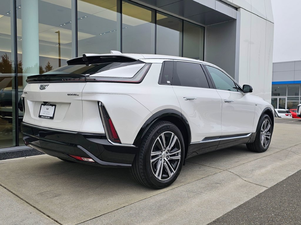 Certified 2024 Cadillac Lyriq Luxury AWD/4WD image 5