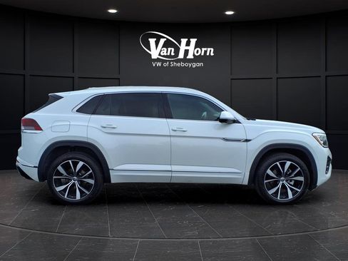 Used 2025 Volkswagen Atlas Cross Sport SEL Premium R-Line image 2