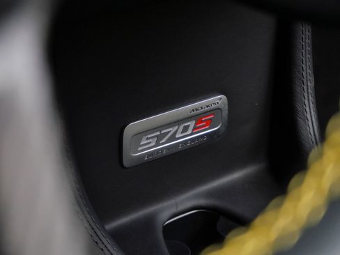 Used 2020 McLaren 570S Spider RWD image 22