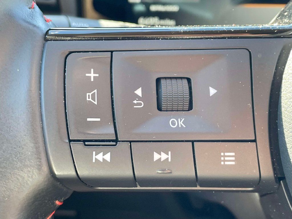 Used 2025 Nissan Kicks SR AWD/4WD image 27