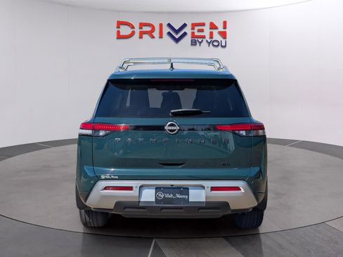 Used 2022 Nissan Pathfinder SL w/ SL Black Package image 4