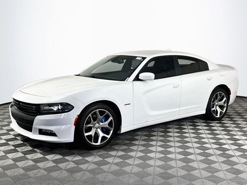 Used 2016 Dodge Charger R/T w/ Plus Group RWD image 4