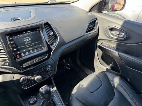 Used 2019 Jeep Cherokee Limited image 22