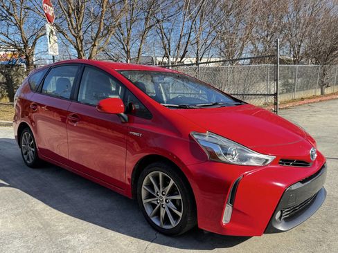 Used 2015 Toyota Prius V Five image 7