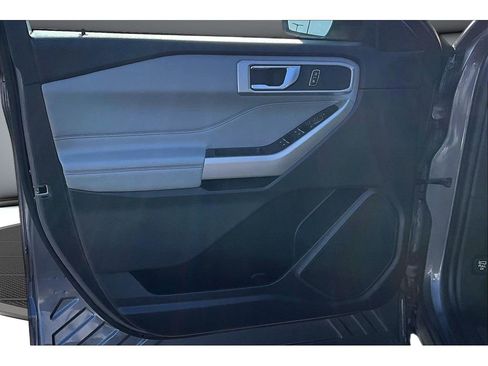 Used 2022 Ford Explorer XLT w/ Equipment Group 202A AWD/4WD image 25