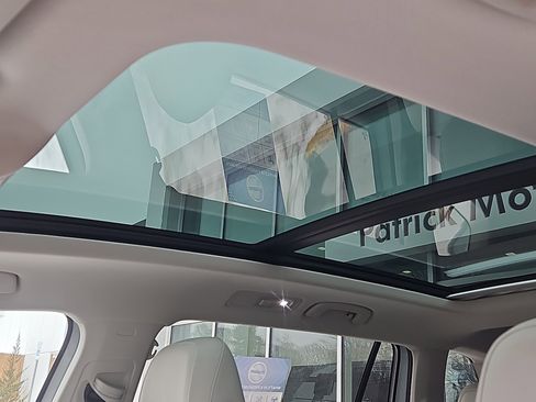 Used 2019 Volkswagen Tiguan SE w/ Panoramic Sunroof Package image 8