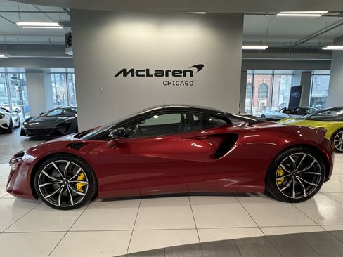 Used 2023 McLaren Artura image 2
