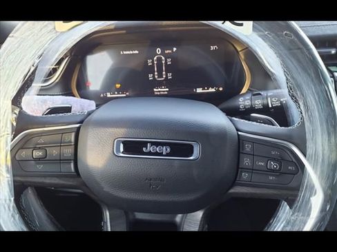 New 2024 Jeep Grand Cherokee L Limited image 18