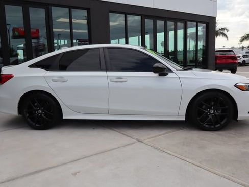 Used 2023 Honda Civic Sport image 2