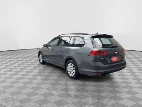 Used 2016 Volkswagen Golf S image 2