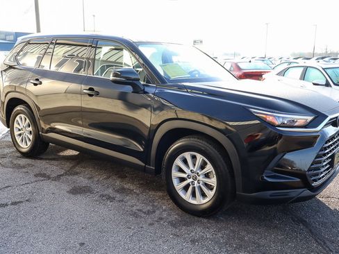 Used 2025 Toyota Grand Highlander XLE image 3