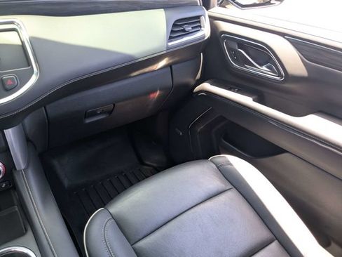 Used 2024 GMC Yukon SLT w/ SLT Luxury Package RWD image 16