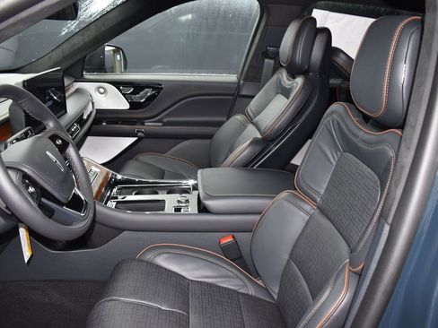 New 2025 Lincoln Aviator Black Label image 10