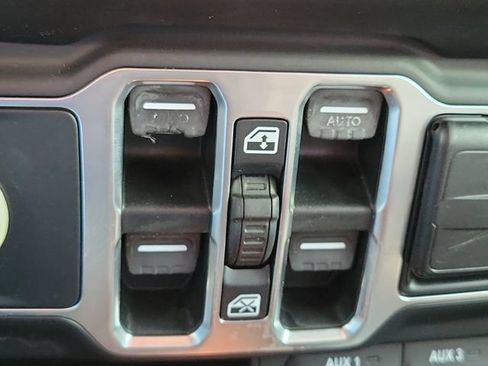 Used 2018 Jeep Wrangler Unlimited Sahara w/ Quick Order Package 24M Moab AWD/4WD image 26