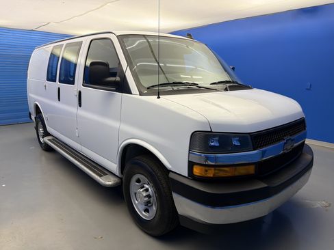 Used 2024 Chevrolet Express 2500 w/ Driver Convenience Package RWD image 2