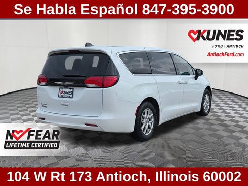 Used 2023 Chrysler Voyager LX image 10