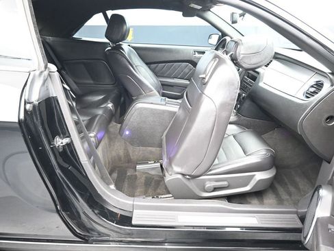 Used 2013 Ford Mustang Premium image 28