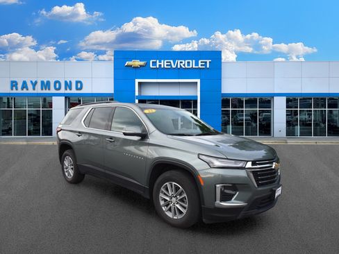 Used 2023 Chevrolet Traverse LT FWD image 1