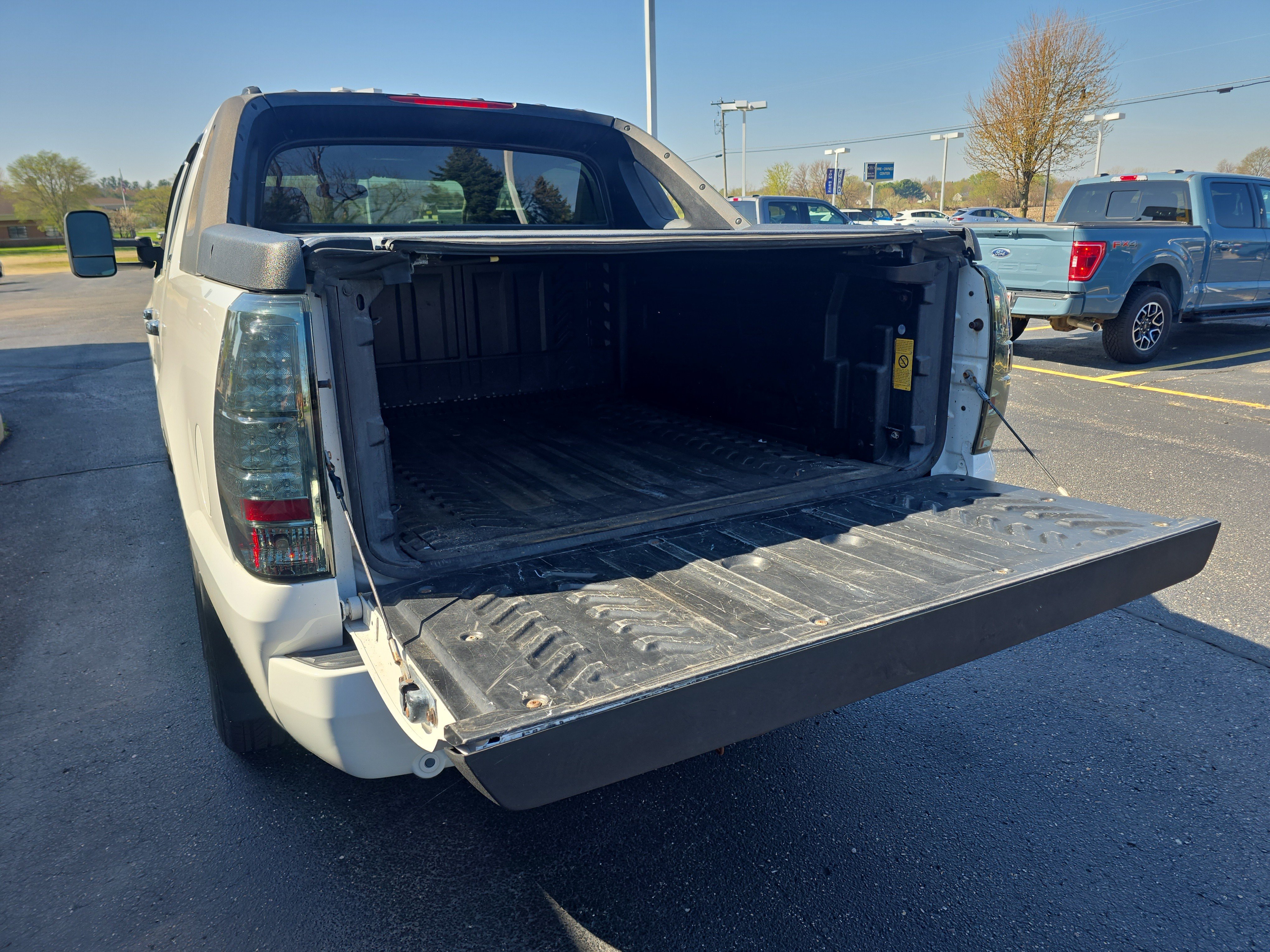 Used 2009 Chevrolet Avalanche LT AWD/4WD image 8