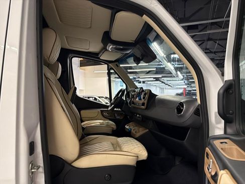 Used 2024 Mercedes-Benz Sprinter 3500 image 18