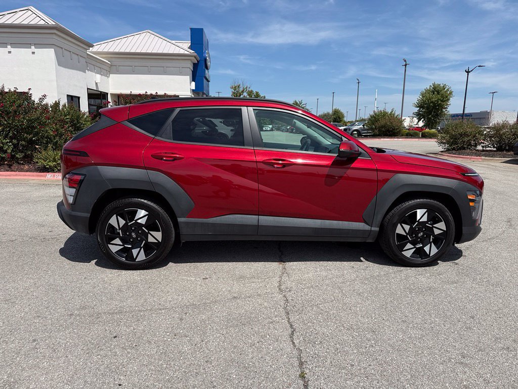 Used 2025 Hyundai Kona SEL FWD image 8